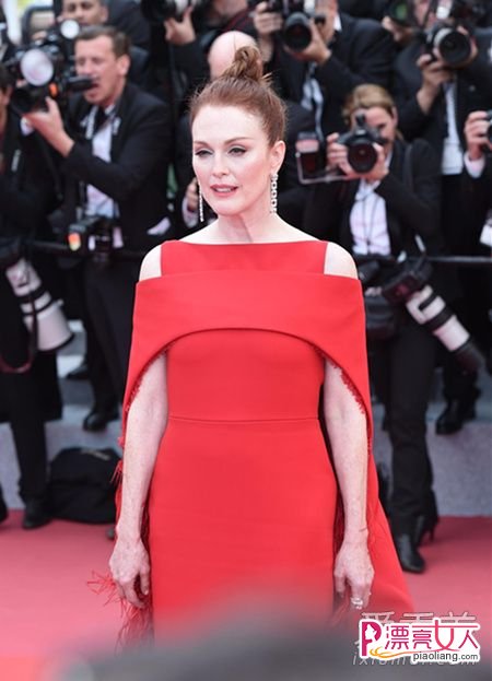 2018戛纳电影节范冰冰蛋糕裙是什么牌子 第71届戛纳电影节开幕式明星红毯
