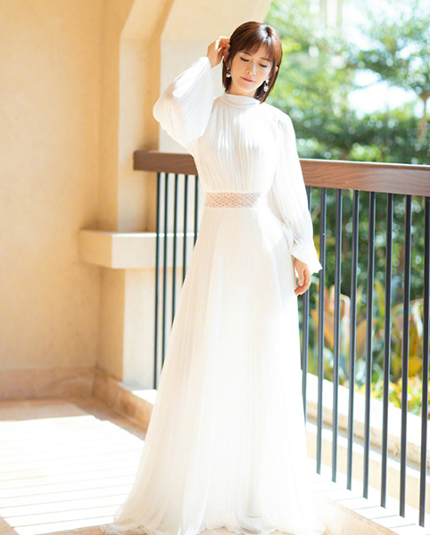 谢娜产后瘦身成功 穿白色长裙美若仙子(图3)