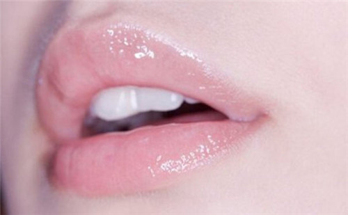 教你护理唇部的小技巧 你记住了吗？(图2)