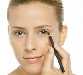 妆容显肤质老化？10招妆容技巧让你快速减龄(图8)