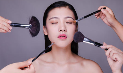 化妆容易伤皮肤？6个技巧让你远离妆容伤害(图1)