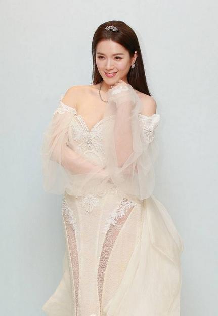 郎朗老婆婚戒与婚纱揭秘 婚纱是碧昂丝同款(图9)