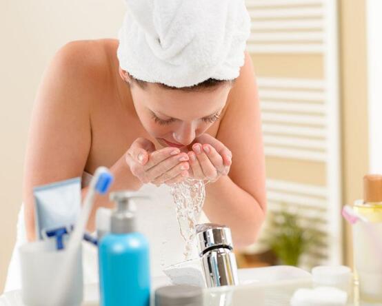 你的脸真的洗干净了吗？这样洗脸才护肤(图2)