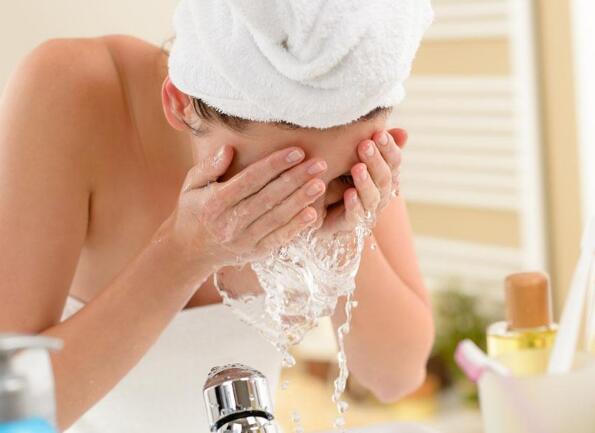 你的脸真的洗干净了吗？这样洗脸才护肤(图3)