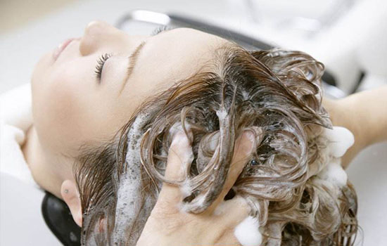 洗发水直接抹头皮会导致脱发吗