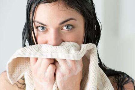 洗脸用洗脸巾好还是毛巾好？洗脸巾的用途有哪些？(图1)