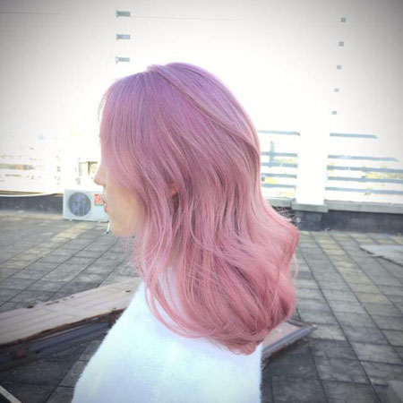 染粉色头发褪色后是什么色 染发后如何保养才不褪色