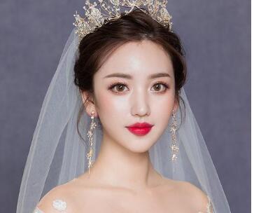 新娘白纱皇冠发型图片 满满的公主范(图1)