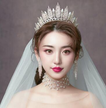 新娘白纱皇冠发型图片 满满的公主范(图3)