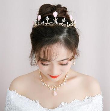 新娘白纱皇冠发型图片 满满的公主范(图2)