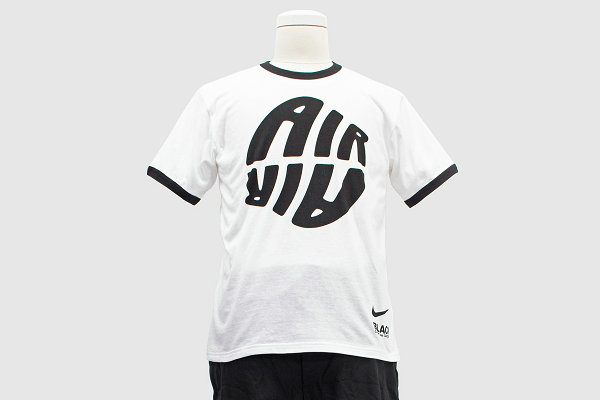 耐克 x Black CDG 秋冬联名 T恤系列上架，复古型格(图3)