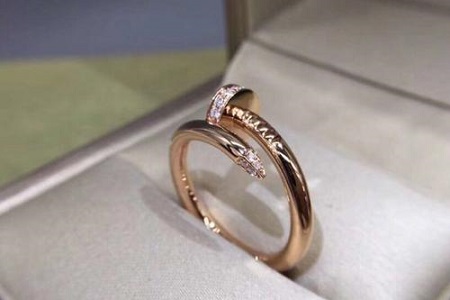 哪些戒指适合单身女生佩戴,这六款经典戒指带出时尚潮流感(图1)