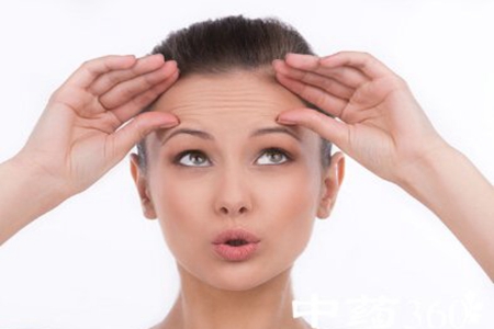 女性如何去除抬头纹？这几个方法抚平额头展现平滑肌肤(图3)