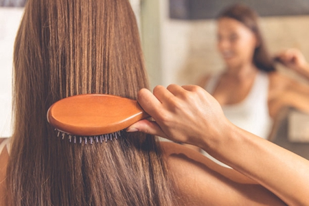 女人如何有效护理秀发？这五个技巧让女人头发柔顺乌黑(图1)
