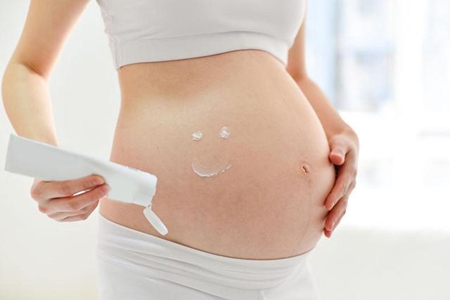 女人孕期如何预防与消除妊娠纹？这几点孕妇一定要做到(图2)