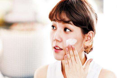 女生如何去除闭口粉刺，这五种方法快速消除皮肤光滑(图1)
