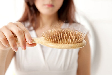 女人防脱发误区，只会让头发掉的更严重(图1)