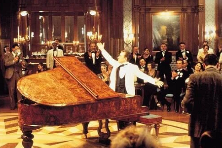 电影《海上钢琴师》上映，时隔21年致敬天才钢琴家(图1)