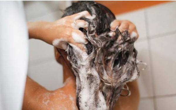  洗完头为什么要用护发精油？护发精油的功效