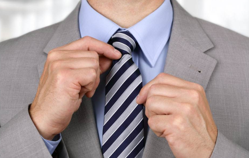 怎么打领带好看？男士领带怎么打法最简单(图1)