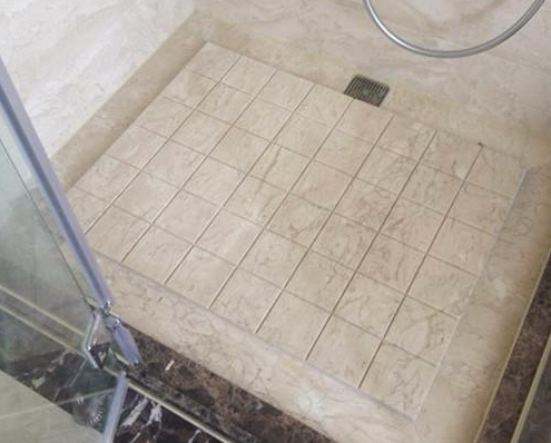 卫生间地面不要再贴瓷砖了，头次见有人铺这种代替，下水快又防滑(图4)