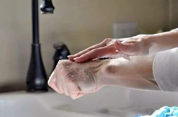 手部皮肤干燥粗糙是什么原因？让手部粗糙的7个恶习有哪些？(图4)