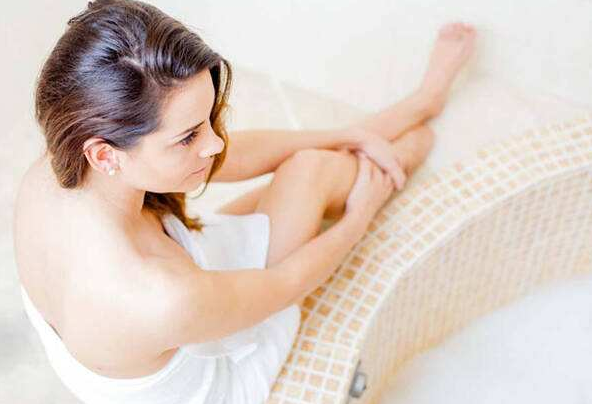 洗澡时应先洗头发还是身体？身体乳什么时候擦最好？(图1)