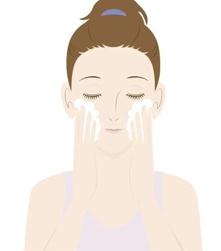 秋天一天应该洗几次脸？脸洗几分钟最合适？(图2)