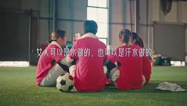 欧诗漫X三联生活周刊推出3.8创意短片《别教我们做女人》(图2)