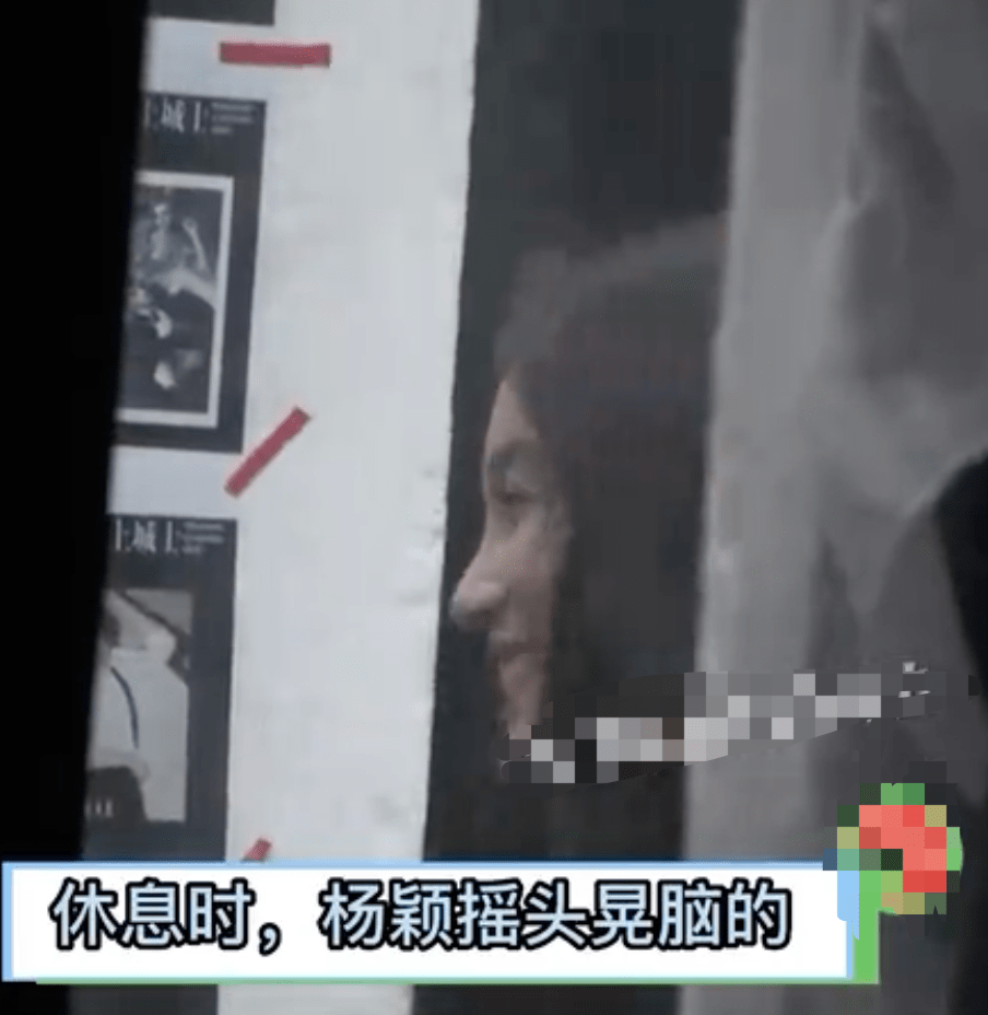 杨颖与小9岁男星拍亲密戏！贴身搂肩深情对视，摇头晃脑气氛甜腻(图3)