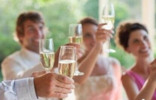 婚宴当中应该遵循哪些敬酒礼仪 你都知道吗？