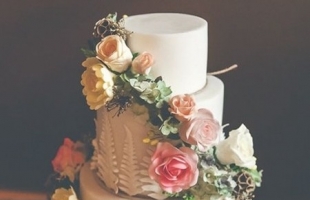 森系元素的婚礼蛋糕 让户外婚礼更加分