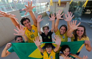 巴西“六指家族”迎小生命继承六指遗传