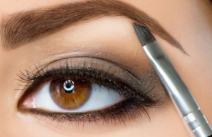 新手学化妆：怎样挑选适合自己的眉笔?