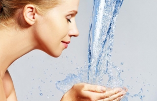 夏季肌肤保湿要注意哪些问题 夏季如何给肌肤补水