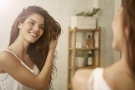 头发油腻是什么原因，这三个习惯造成头发油腻原因