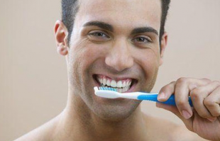 刷牙的时候有这个习惯相当于自残