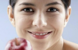 女人早上空腹吃一物 一段时间能补充气血改善皮肤状况