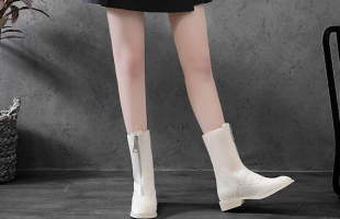冬日里的小白靴就是可爱的小精灵呀！看白鞋如何搭配？