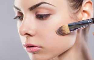 精致妆容少不了化妆刷，化妆刷应该怎么选呢？