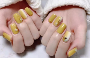 安利一款非常高级的小黄指甲，今年的时尚流行色必须拥有！