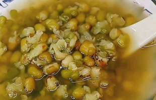清凉解暑绿豆汤怎么做？简单几步就搞定！